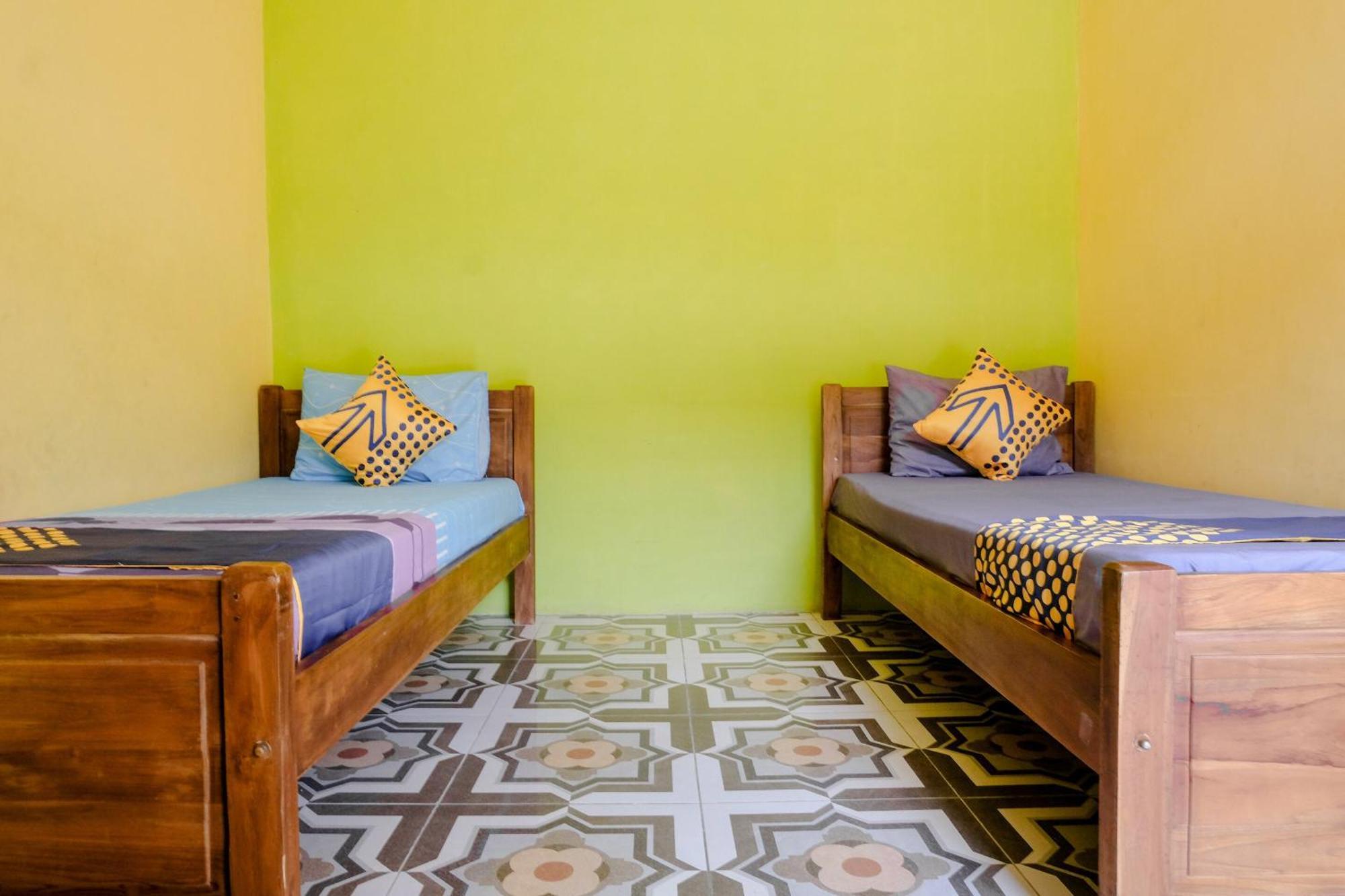 Hotel Oyo 1773 Ilyasa Family Madiun